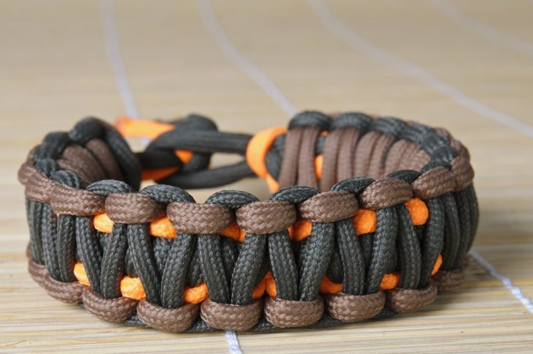 31 Uses for Paracord Bracelets